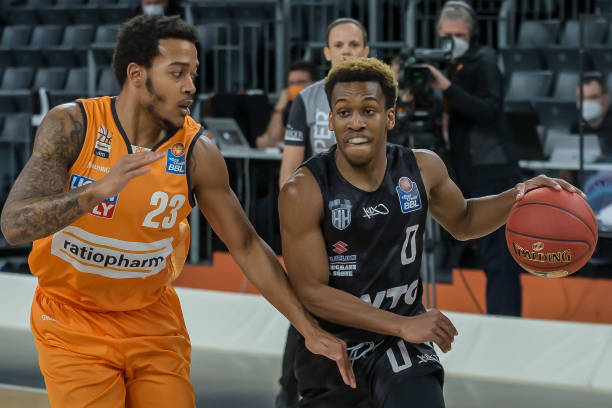 吕肯站在了 吕肯站在了